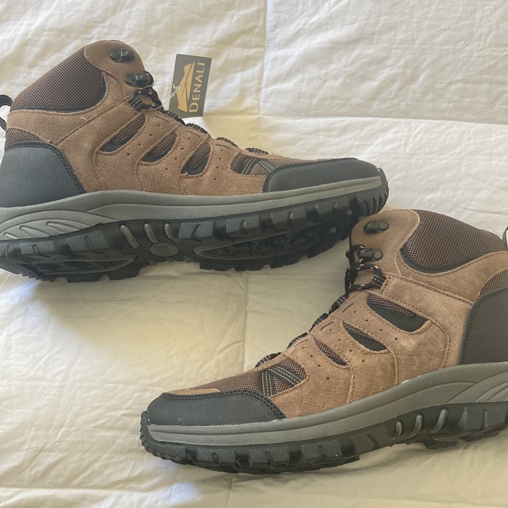 NWT Denali Alpine Mid Hiking Boots
